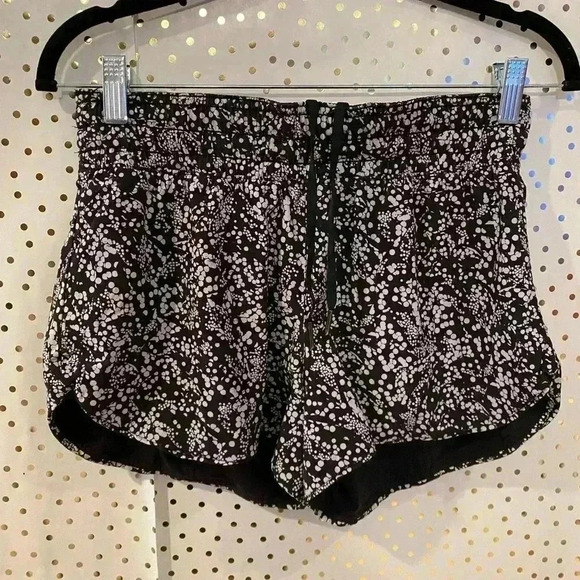 Lululemon Choose A Side Short - Picture 2 of 7